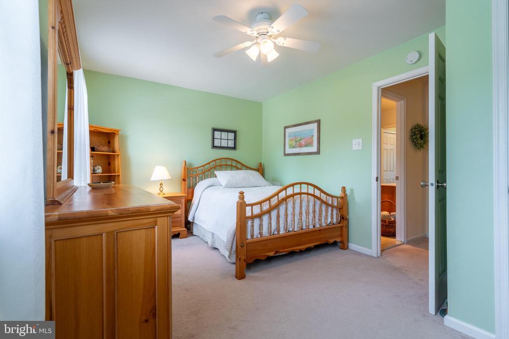 8 Bromley Dr
