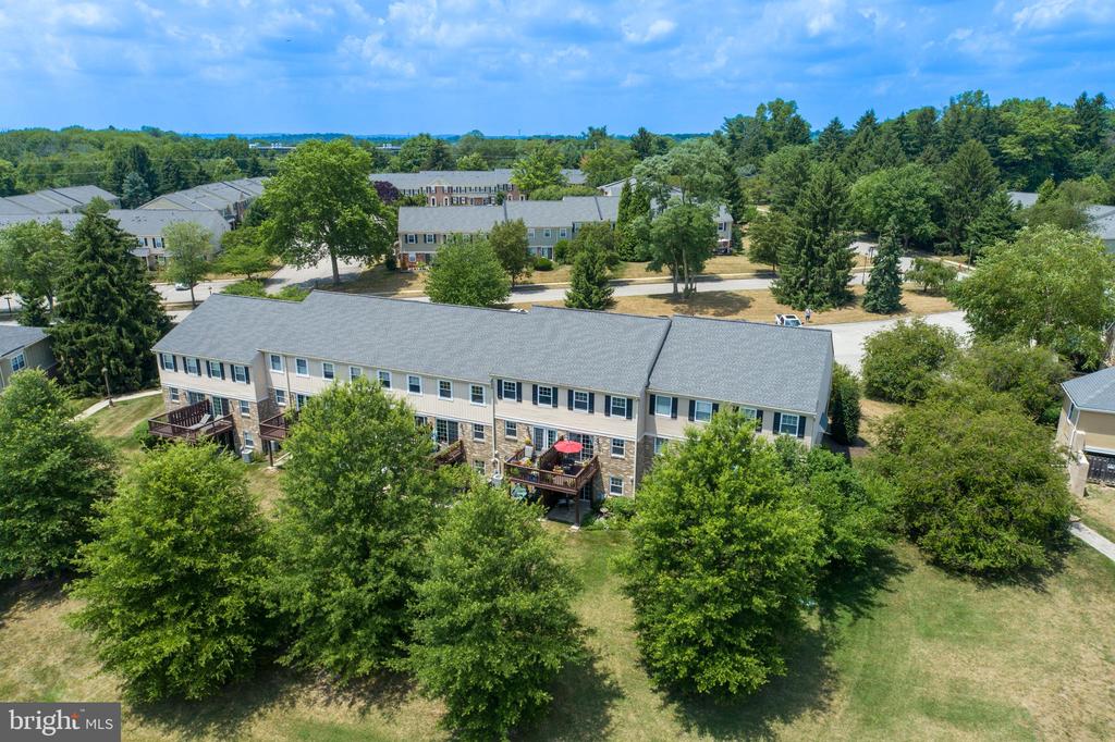 8 Bromley Dr
