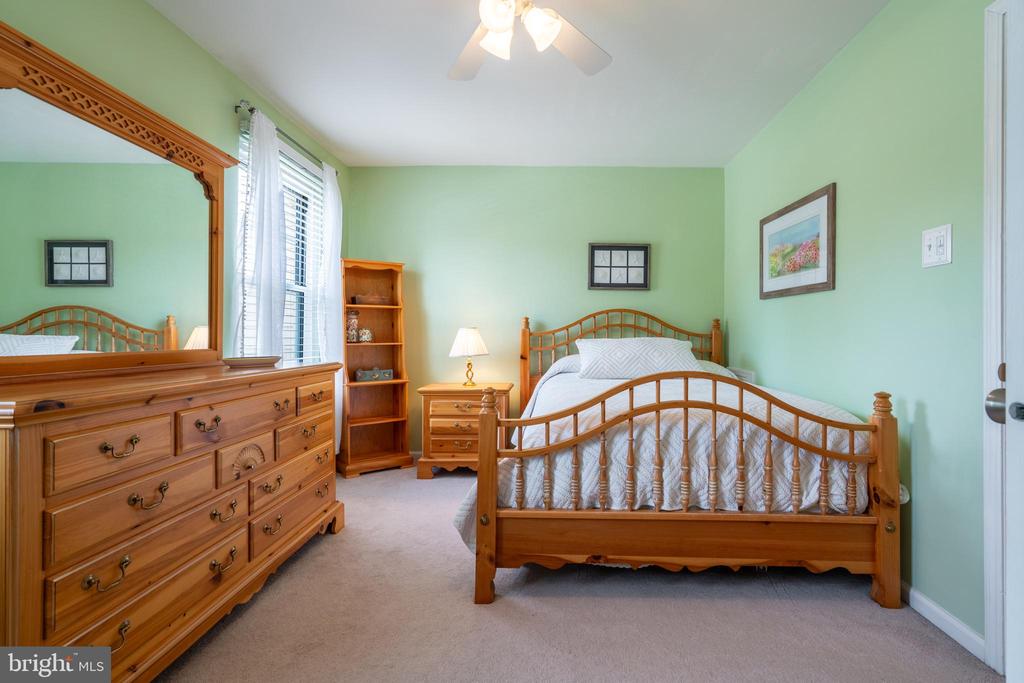 8 Bromley Dr