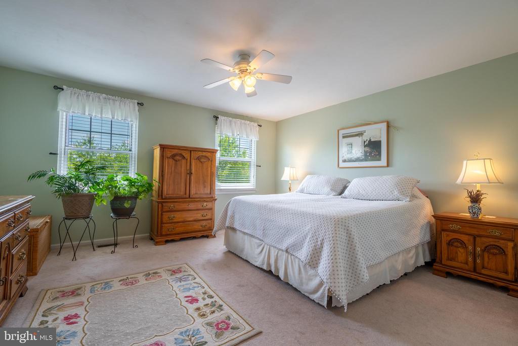8 Bromley Dr