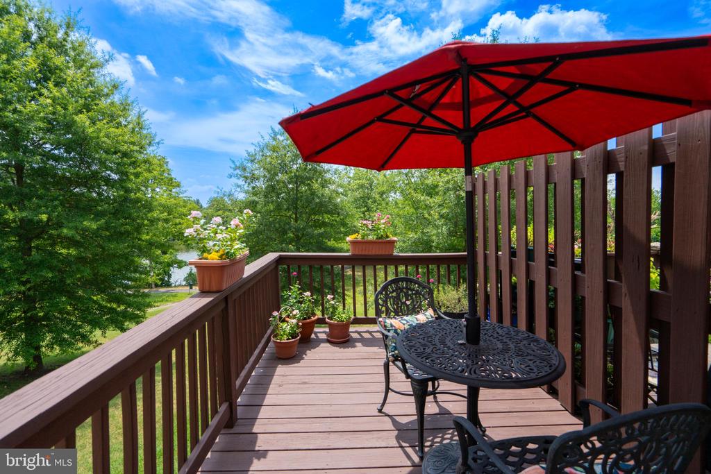 8 Bromley Dr
