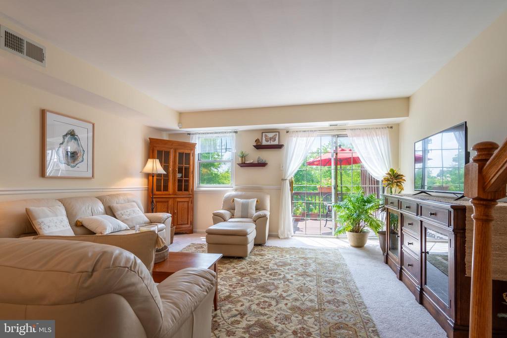 8 Bromley Dr