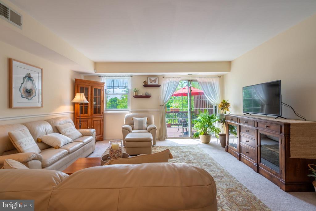 8 Bromley Dr