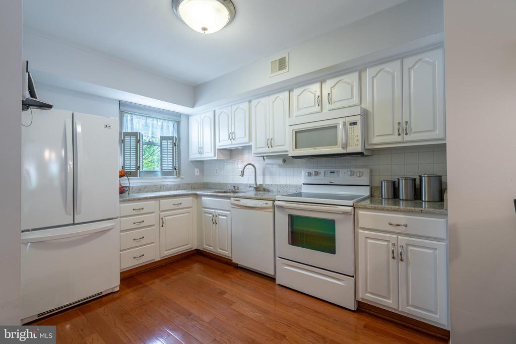 8 Bromley Dr