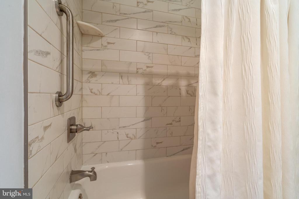 8 Bromley Dr