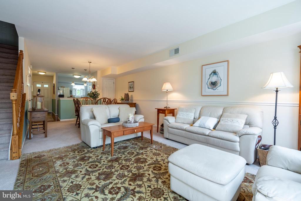 8 Bromley Dr