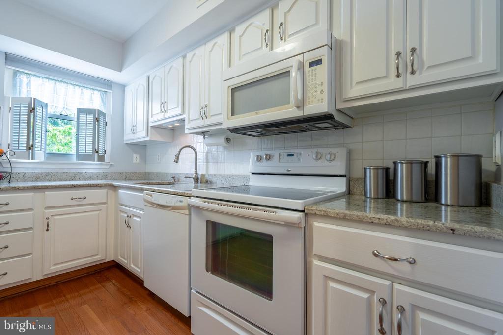 8 Bromley Dr