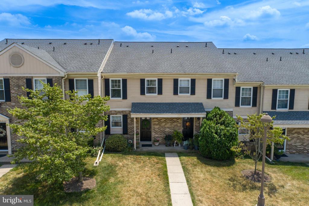 8 Bromley Dr