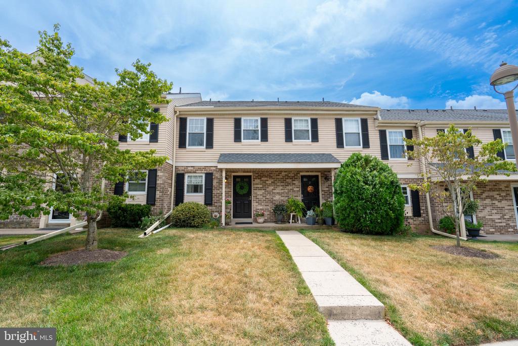 8 Bromley Dr