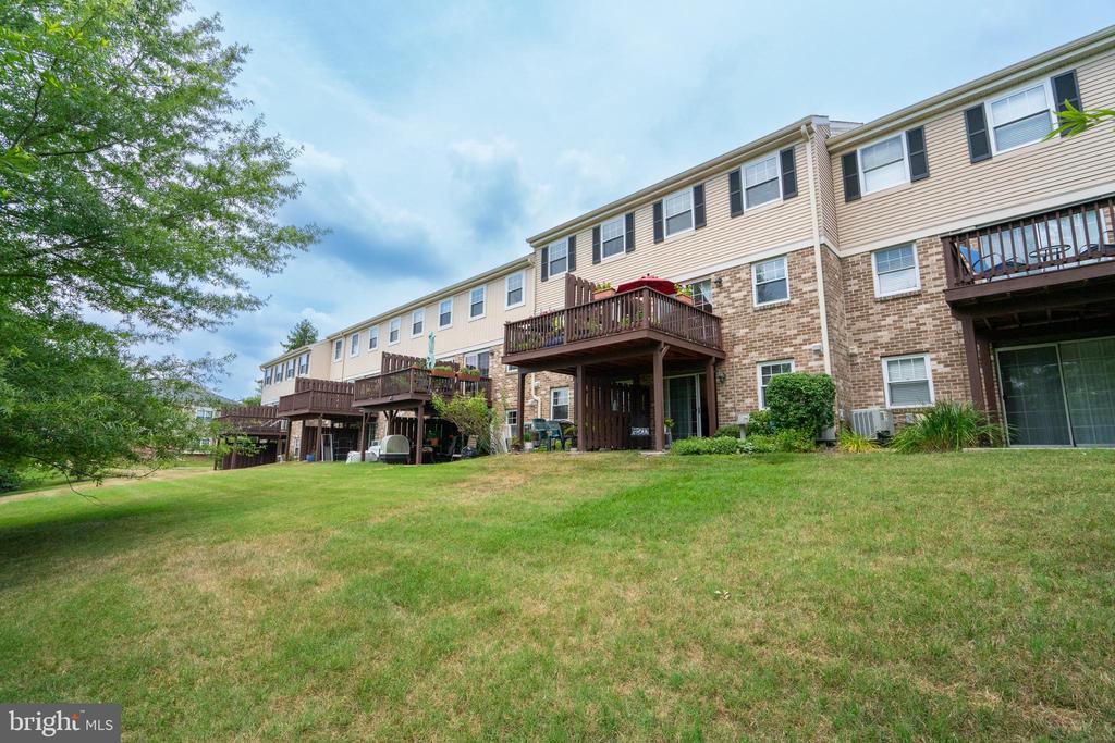 8 Bromley Dr
