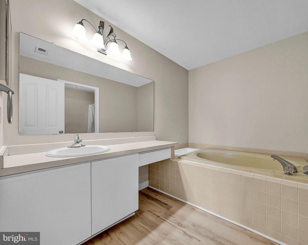 1302 Foxmeadow Dr #Condo 1302
