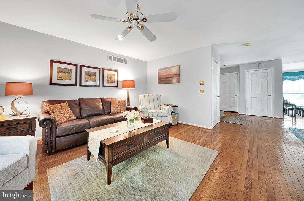 322 Country Club Dr