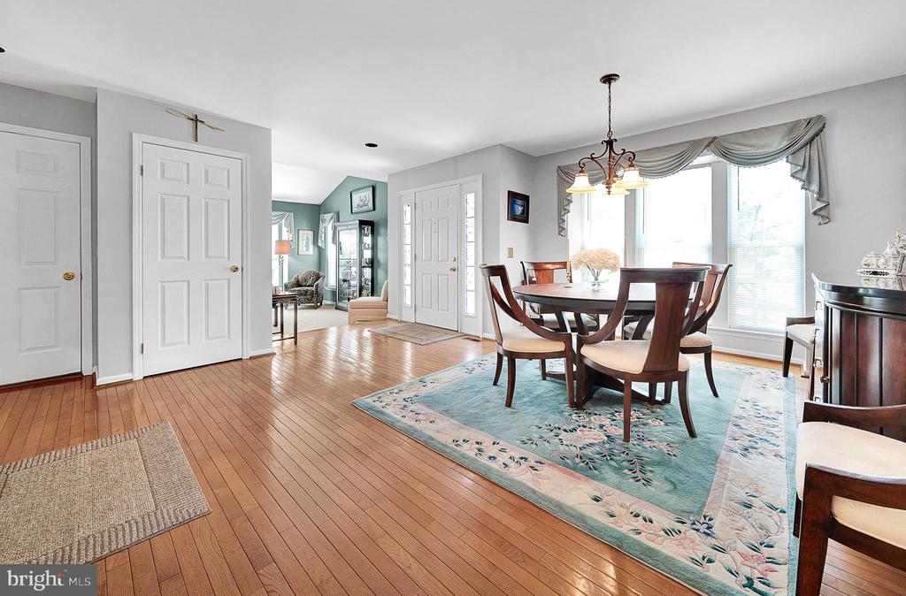322 Country Club Dr