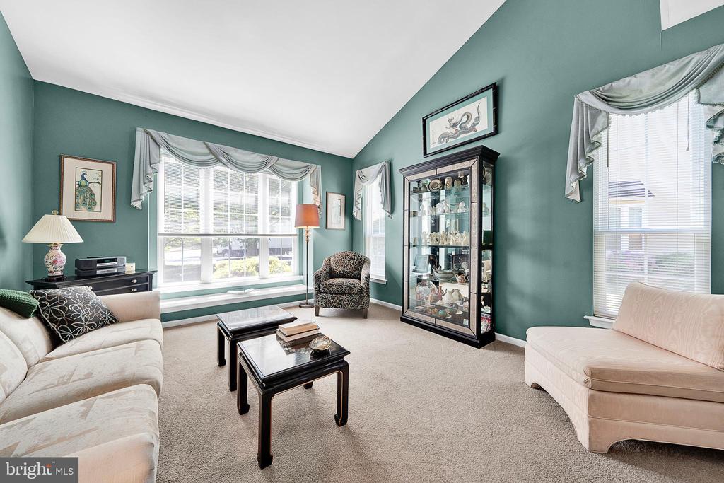 322 Country Club Dr