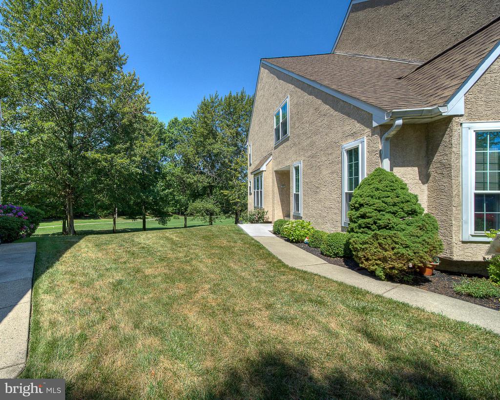 322 Country Club Dr