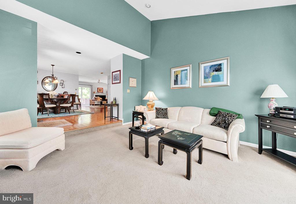 322 Country Club Dr