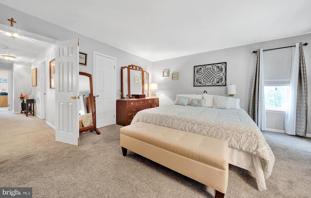 322 Country Club Dr