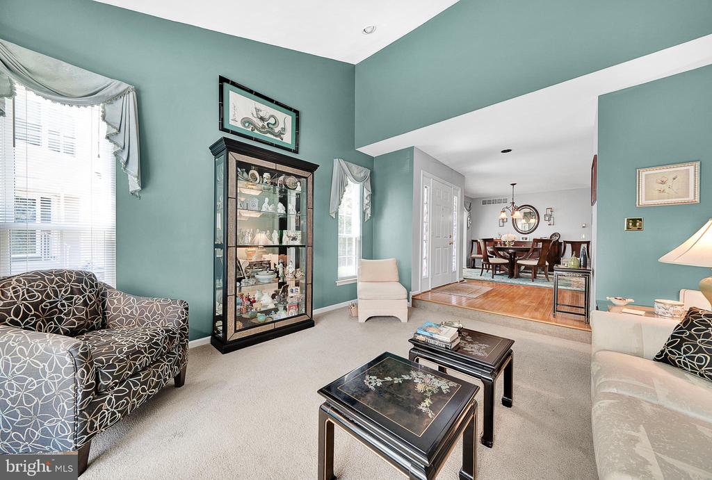 322 Country Club Dr