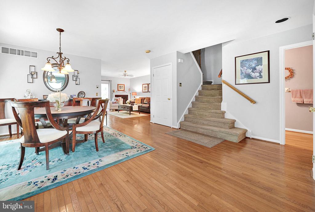 322 Country Club Dr