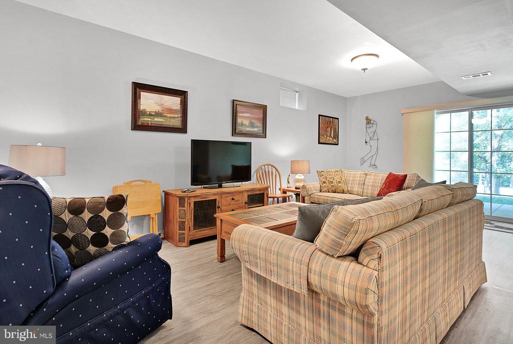 322 Country Club Dr