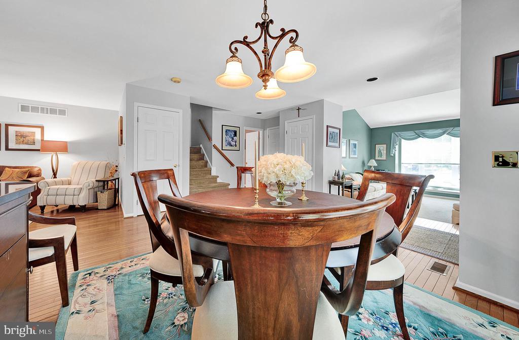 322 Country Club Dr