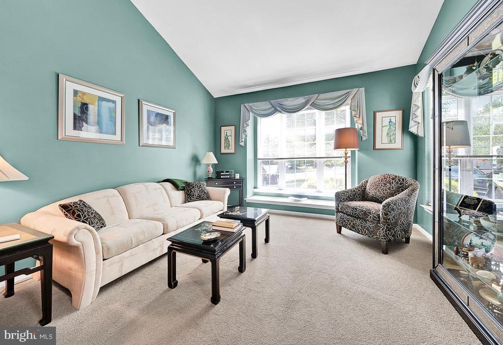 322 Country Club Dr