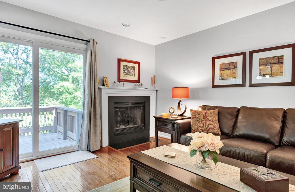 322 Country Club Dr