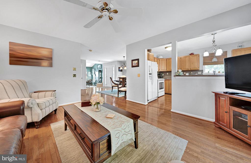 322 Country Club Dr