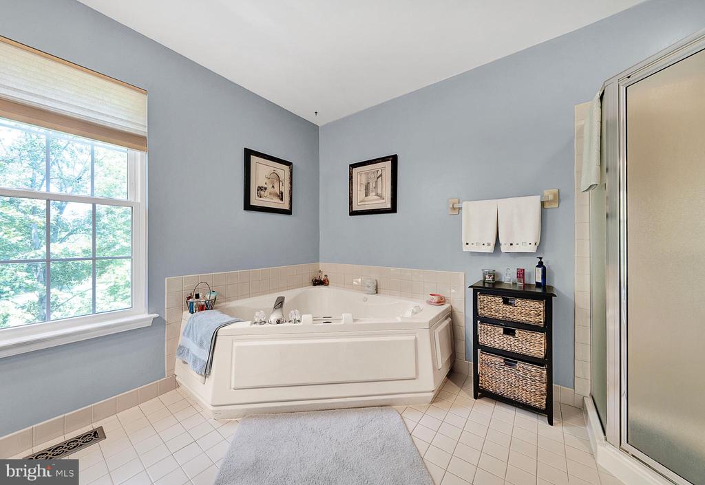 322 Country Club Dr