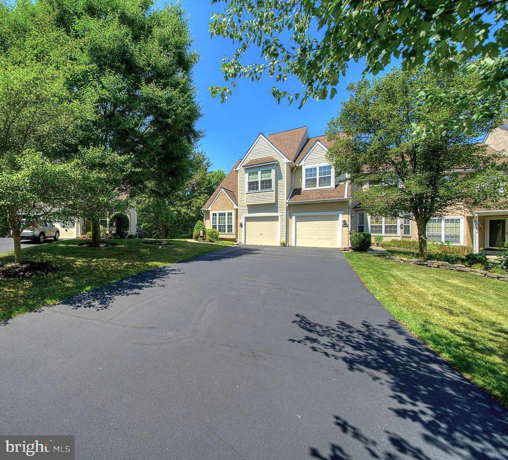 322 Country Club Dr