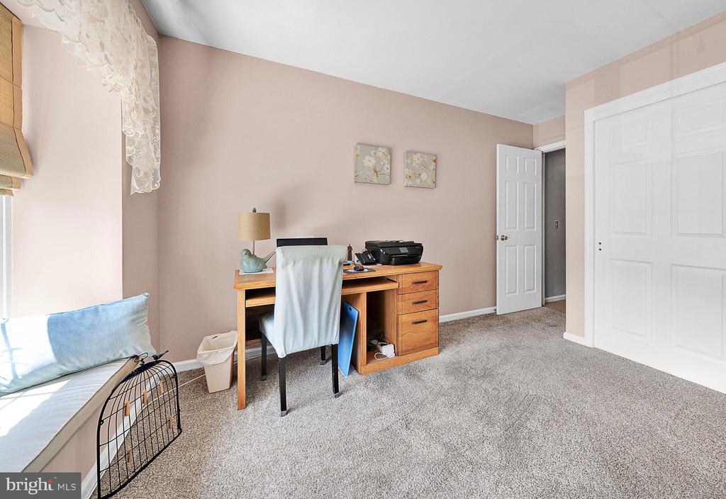 322 Country Club Dr