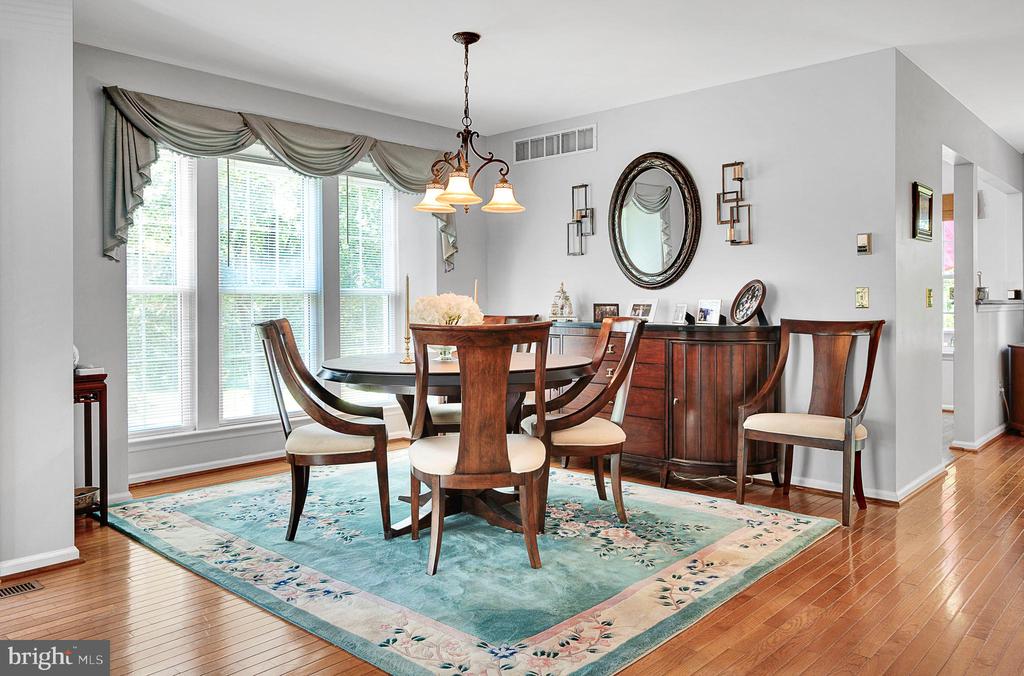 322 Country Club Dr