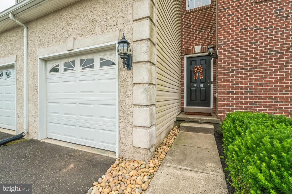 206 Clarkdale Ln