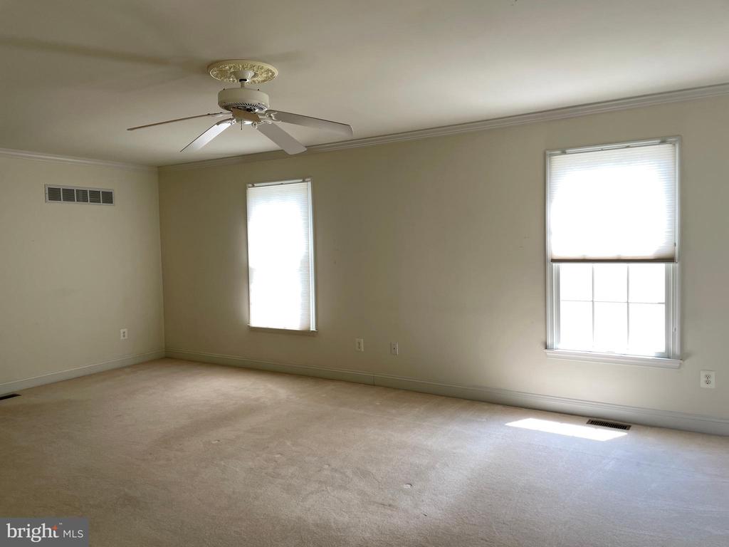 102 BAY HILL DR