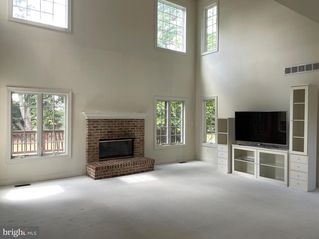 102 BAY HILL DR