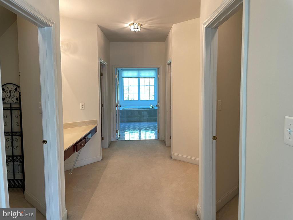 102 BAY HILL DR