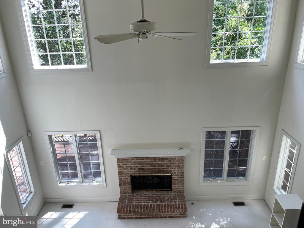 102 BAY HILL DR