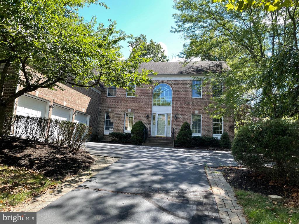 102 BAY HILL DR