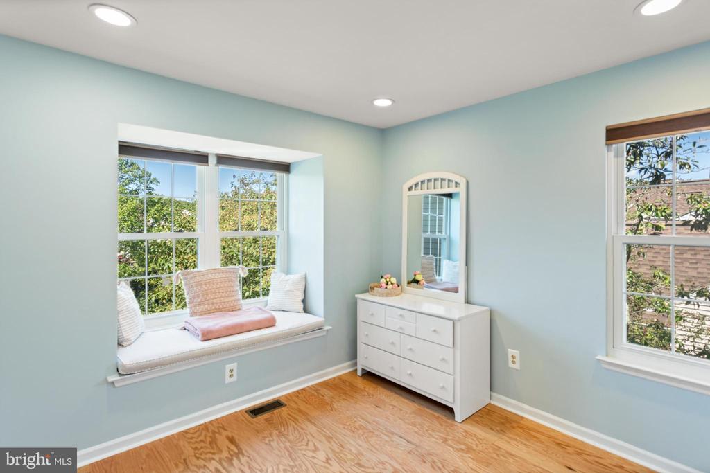 433 Country Club Dr