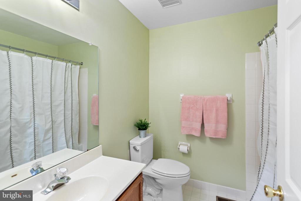 433 Country Club Dr