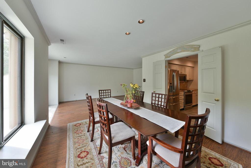 19 HIGHGATE LN