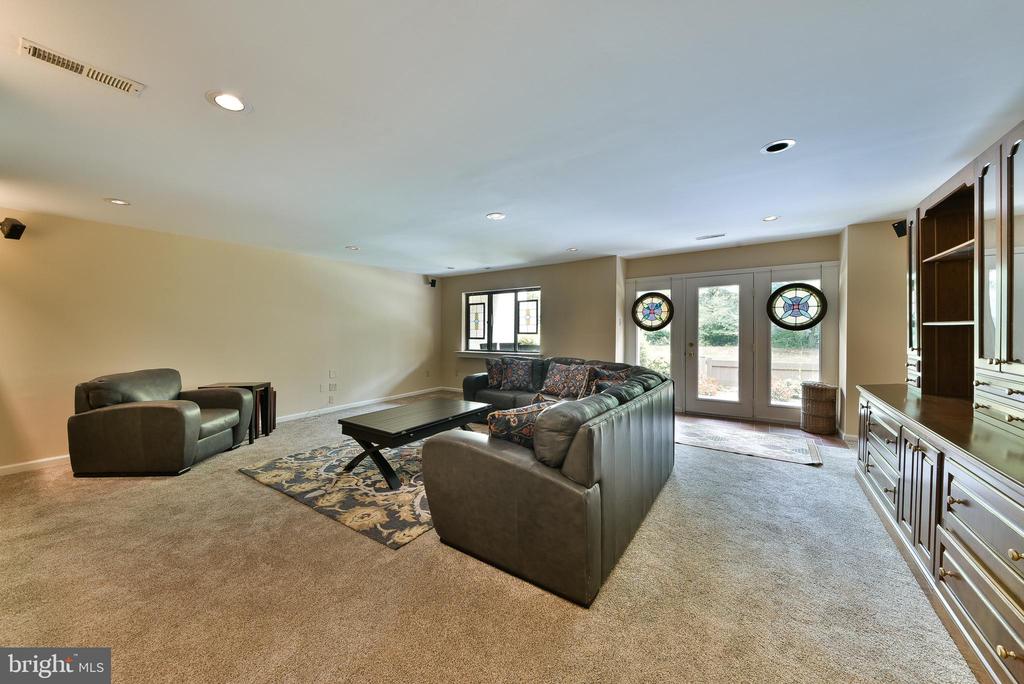 19 HIGHGATE LN