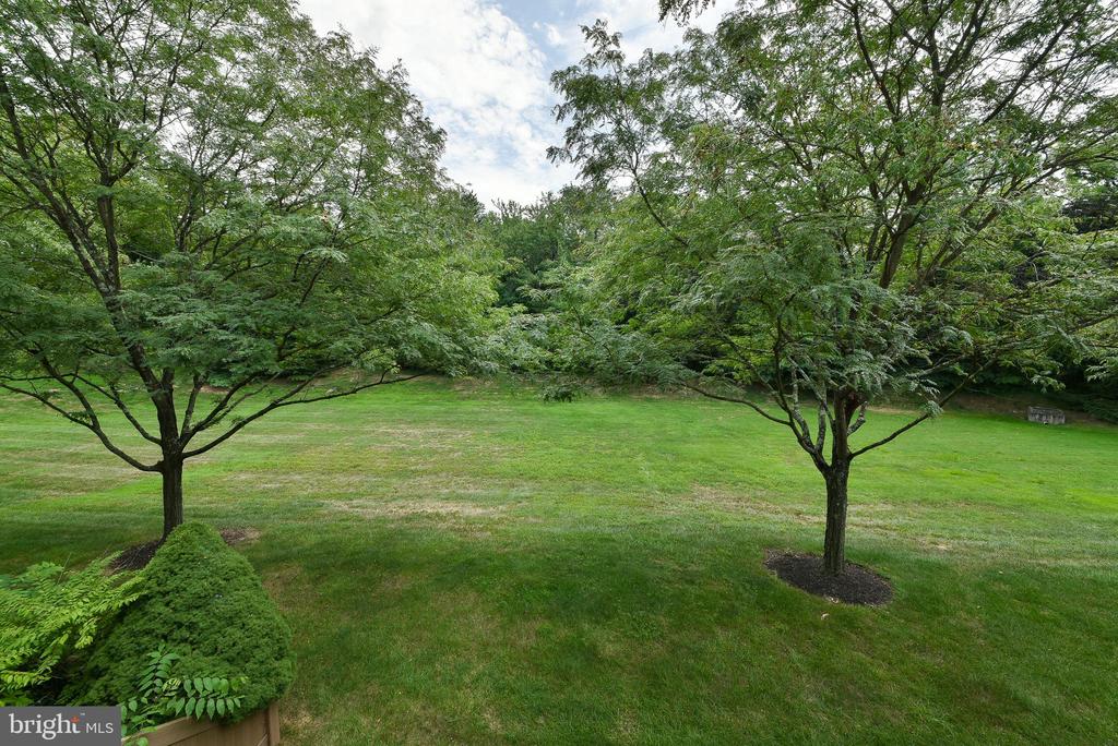 19 HIGHGATE LN