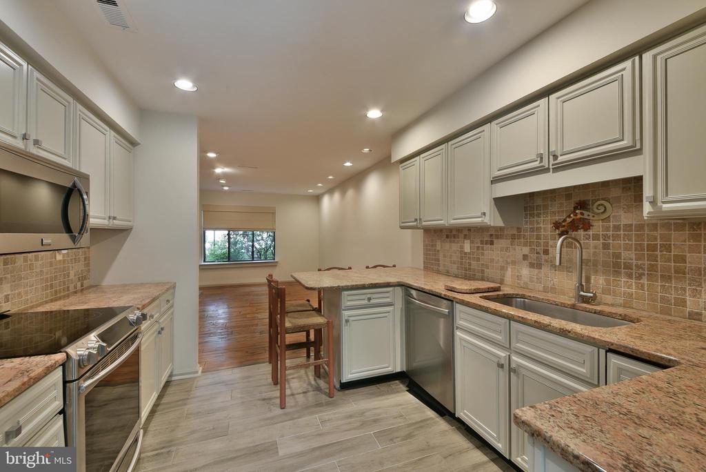 19 HIGHGATE LN
