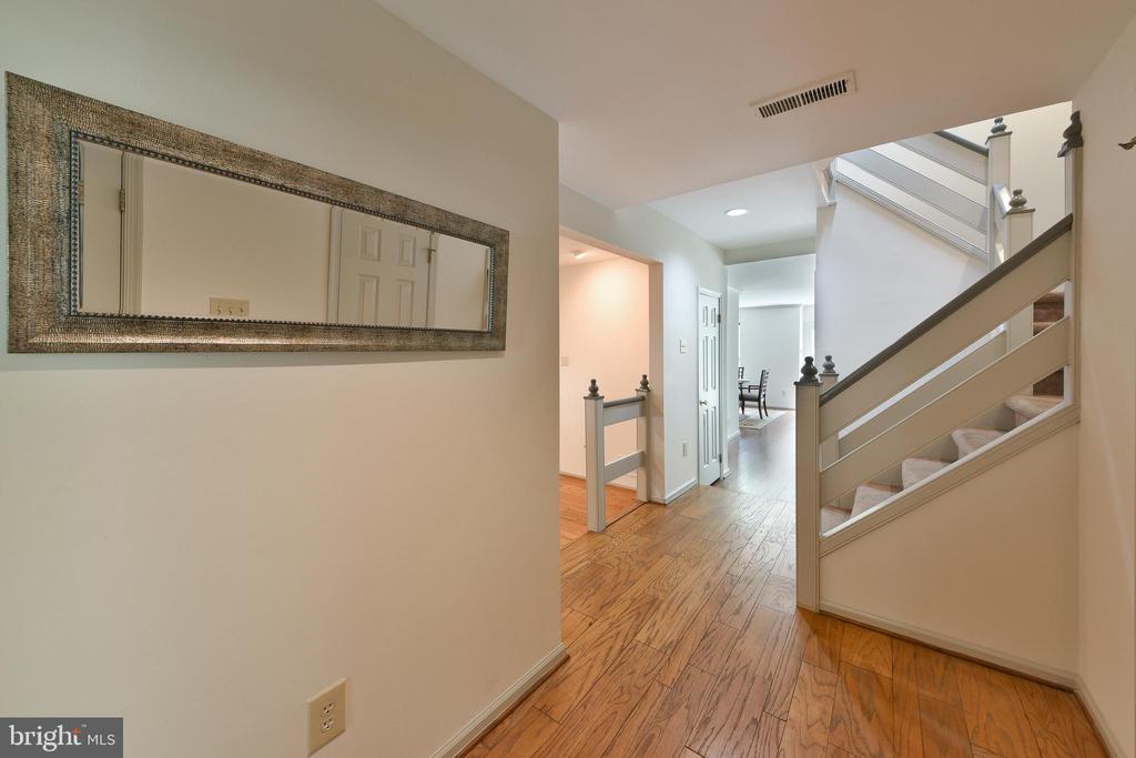 19 HIGHGATE LN