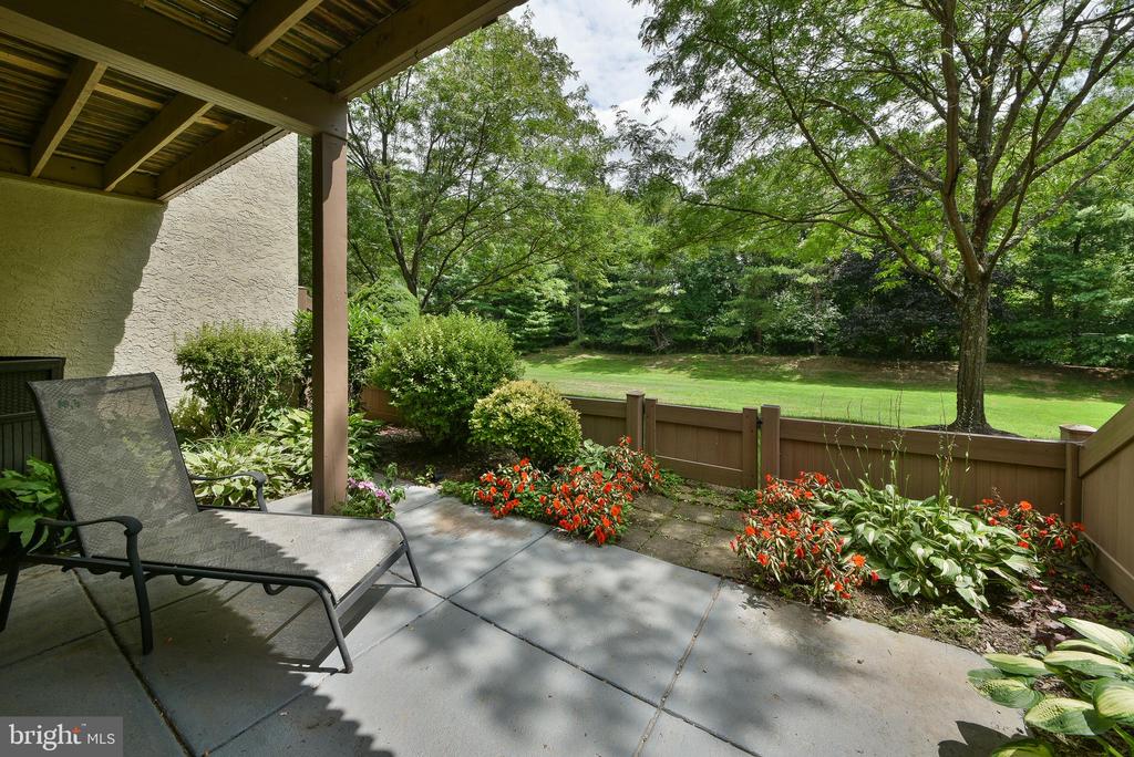 19 HIGHGATE LN