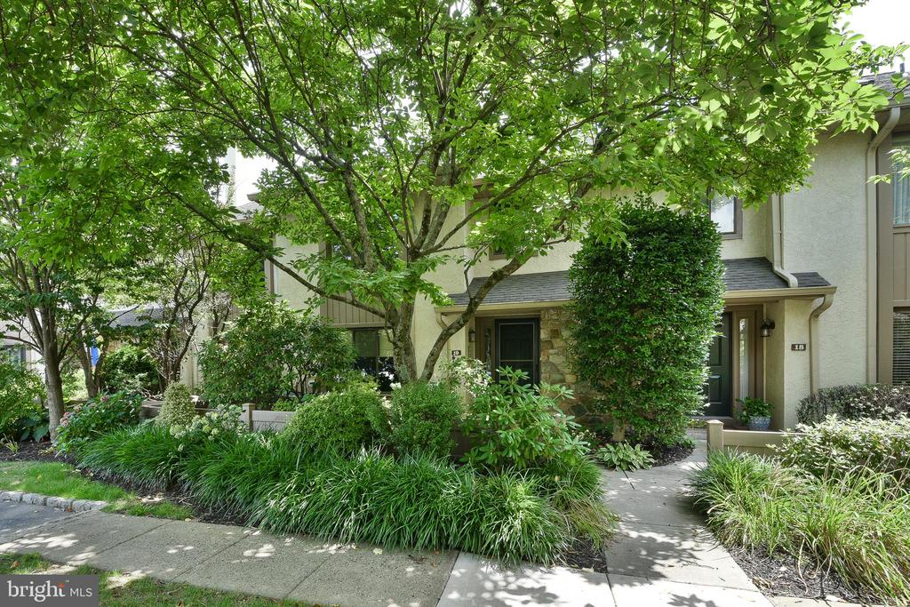 19 HIGHGATE LN