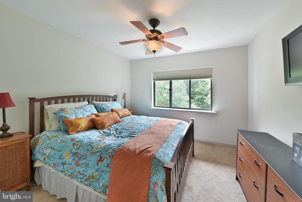 19 HIGHGATE LN
