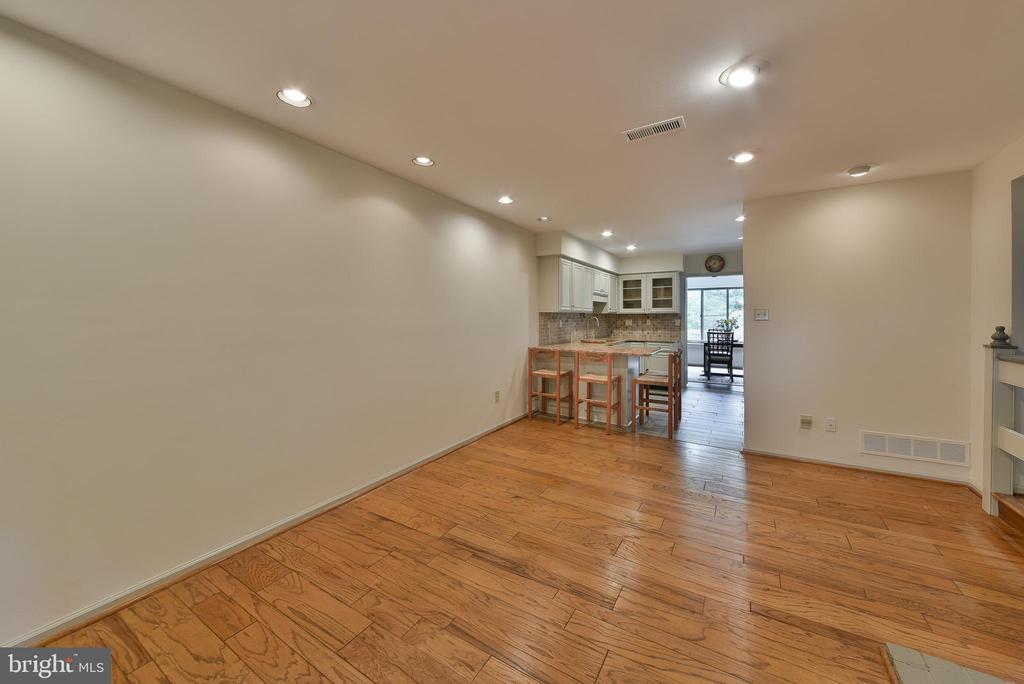 19 HIGHGATE LN