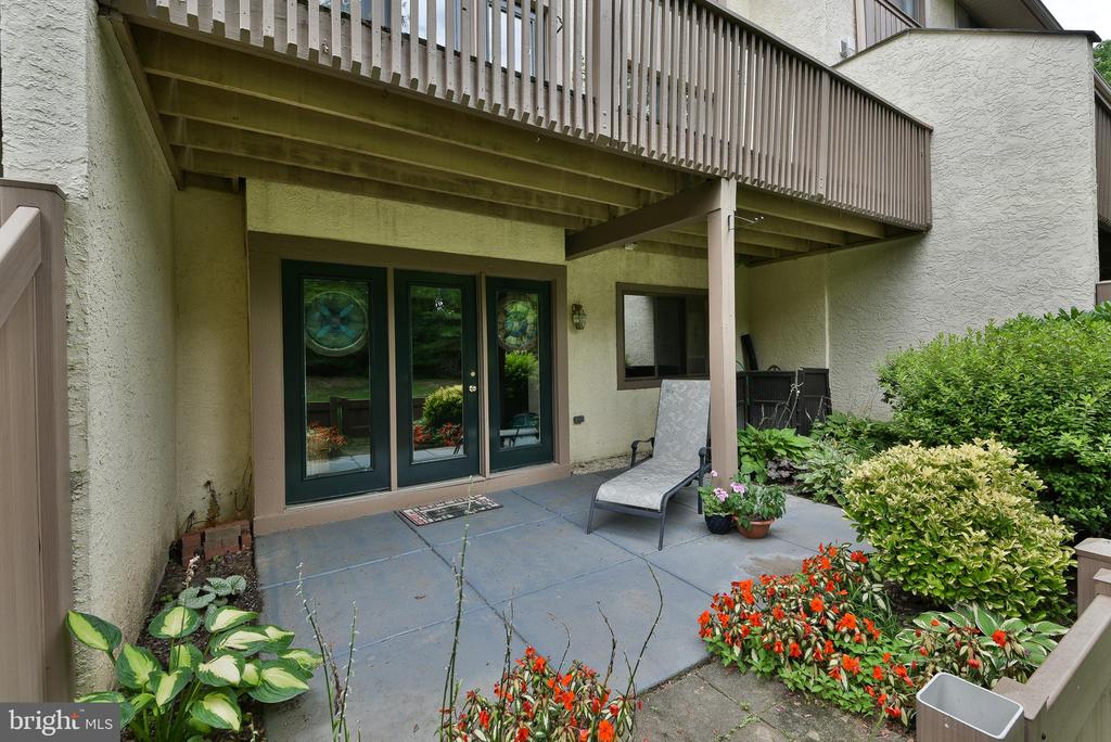 19 HIGHGATE LN